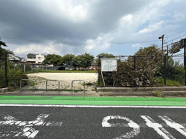野方藤ヶ丘北公園(約570m)