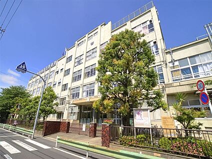 足立区立伊興中学校 923m