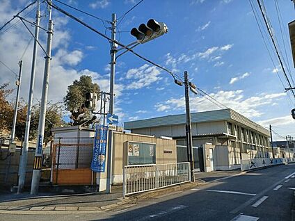 東大阪市立高井田東小学校 471m
