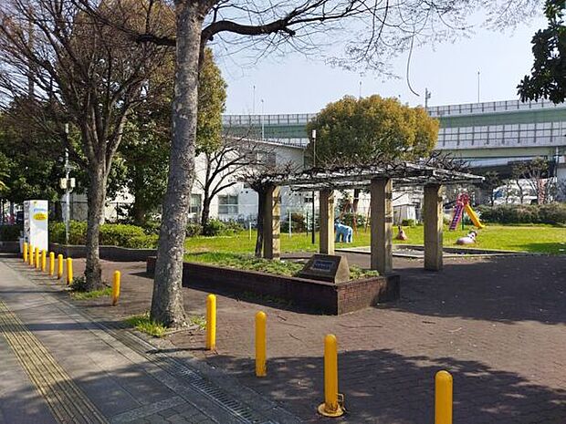 北津守中公園(約120m)