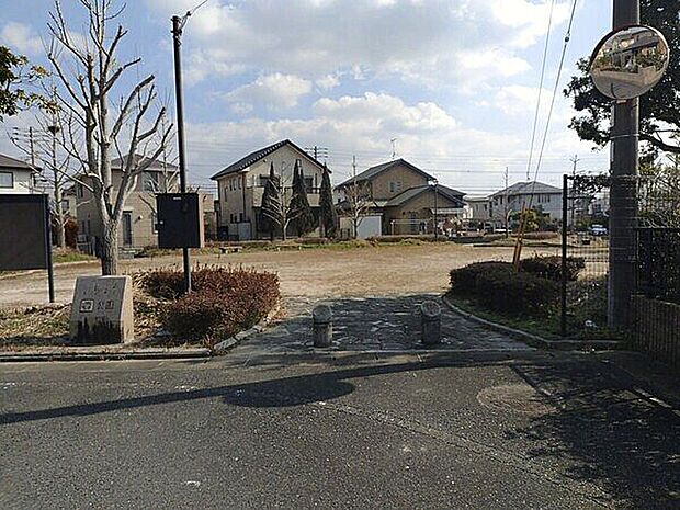 岡田3号公園(いちょう公園)(約183m)