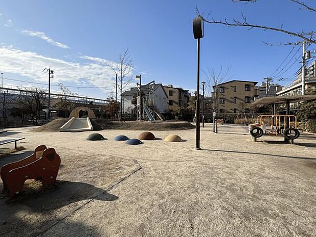 篠崎仲町公園(約735m)