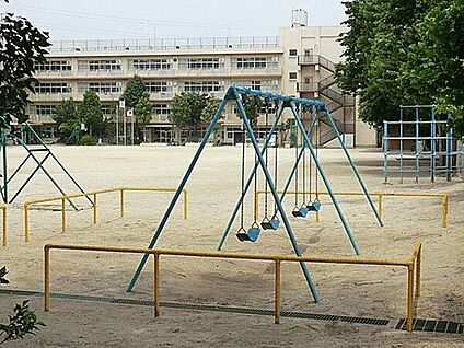 新座市立東北小学校 1063m