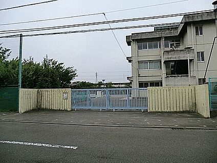 調布市立布田小学校 547m