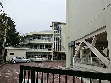 横浜市立蒔田小学校 938m