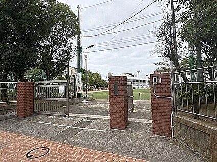 足立区立西保木間小学校 610m