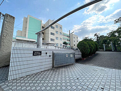 名古屋市立上社小学校 628m