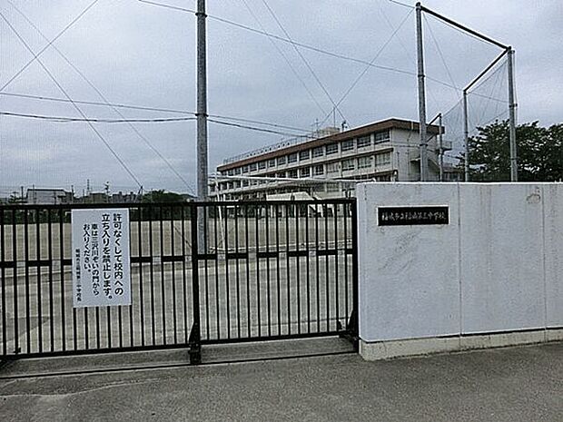 稲城市立稲城第三中学校(約484m)