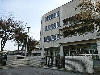 横浜市立飯島中学校 2108m
