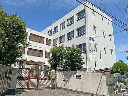 名古屋市立八社小学校 708m