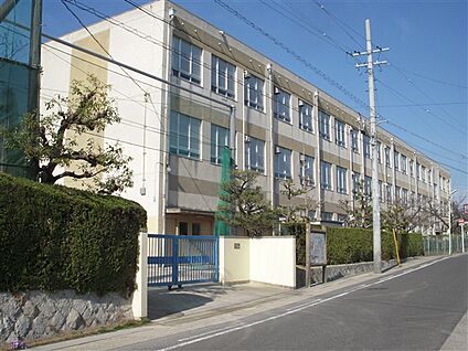 名古屋市立扇台中学校 1085m