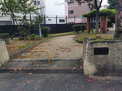 小路西公園 889m