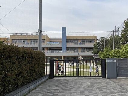 三鷹市立東台小学校 474m