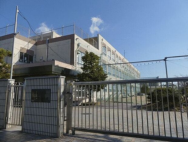 名古屋市立日比津小学校(約131m)