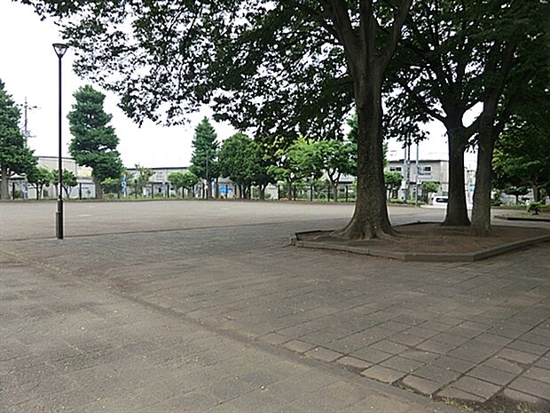 里見公園(約1,213m)