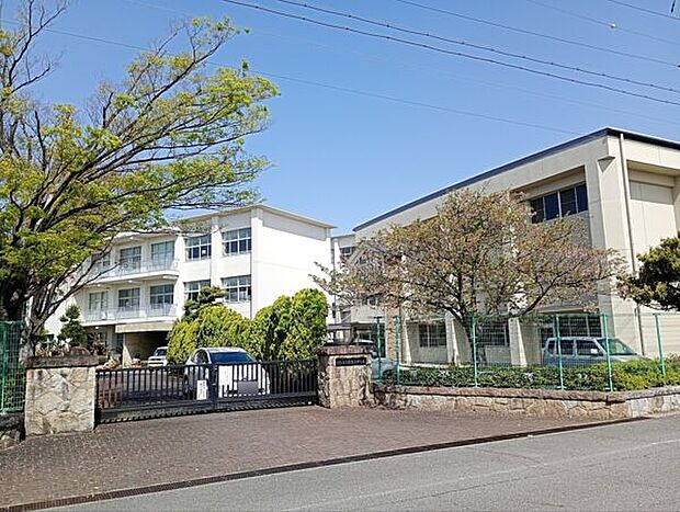 刈谷市立依佐美中学校(約2,523m)