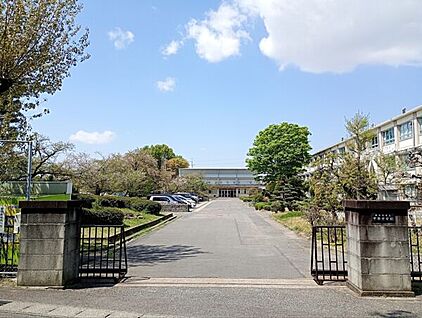 春日井市立中部中学校 1847m