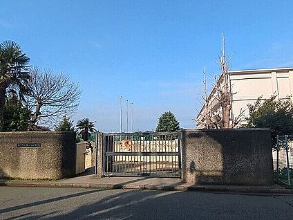 松戸市立栗ケ沢中学校 763m