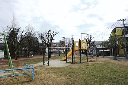 諸岡中央公園 527m