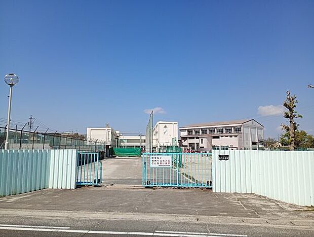 春日井市立知多中学校(約536m)