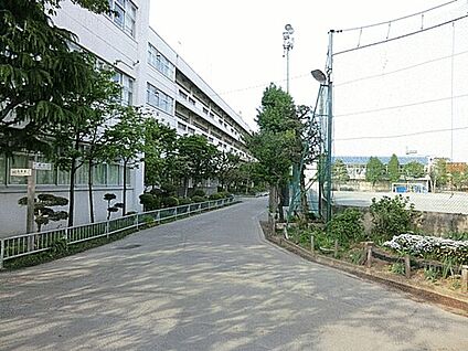 国分寺市立第一中学校 620m