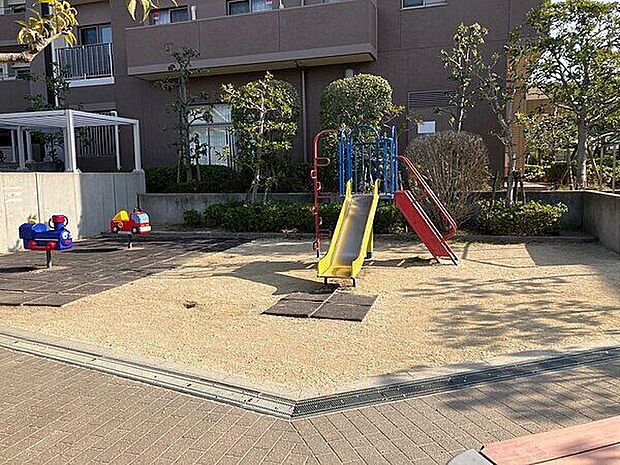 豊里町第5ちびっこ老人憩いの広場(約1,096m)
