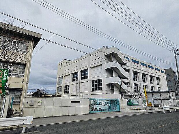寝屋川市立第二中学校(約350m)
