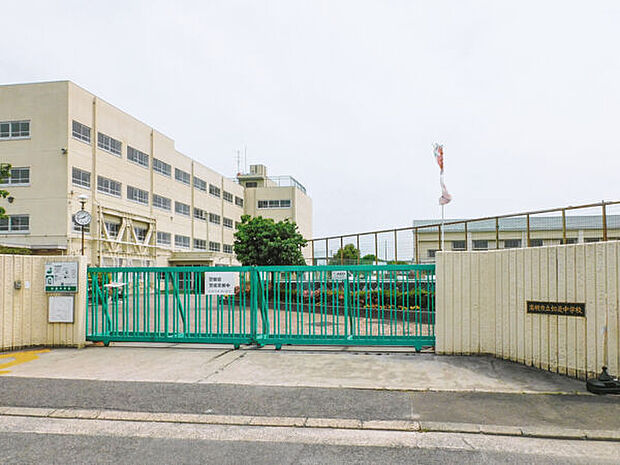 高槻市立如是中学校(約975m)