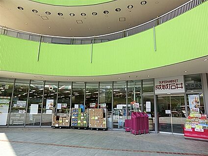 成城石井東京ドームラクーア店 1248m