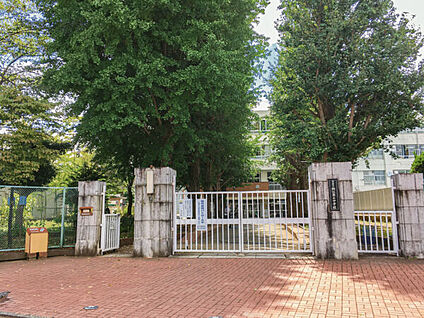 狛江市立狛江第三中学校 676m