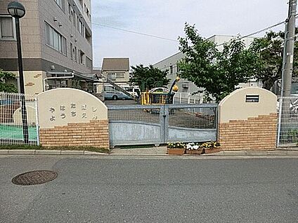 八幡橋幼稚園 1093m