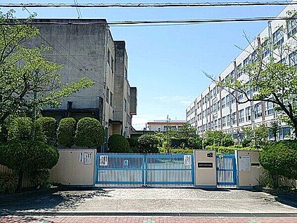 名古屋市立浦里小学校 393m