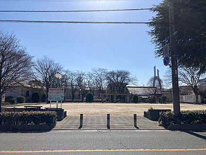 東越谷ボタン公園 585m