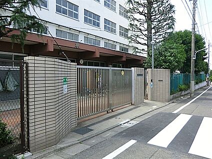 大田区立大森第六中学校 393m