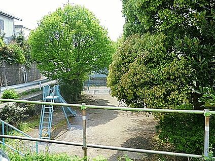 羽沢長谷第三公園 911m