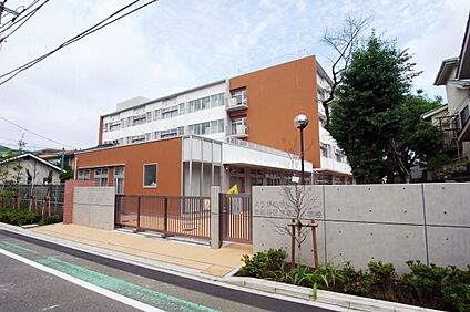 世田谷区立京西小学校 464m