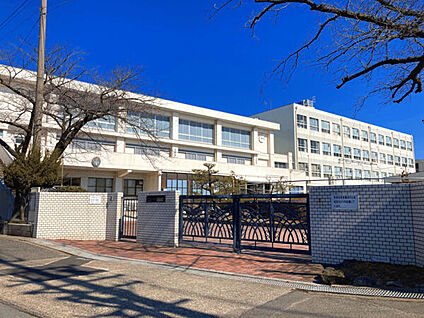 名古屋市立一柳中学校 887m