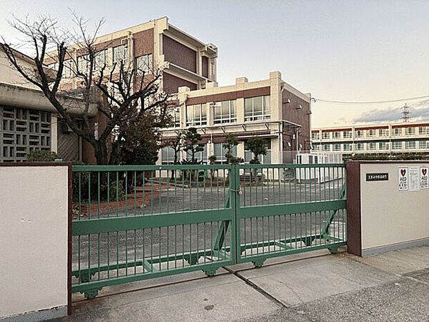 名古屋市立荒子小学校(約978m)