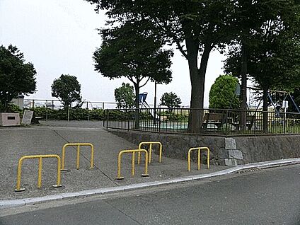 綱島上町公園 426m