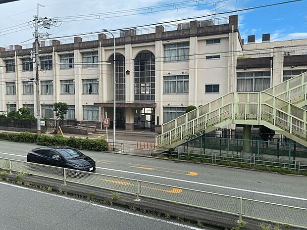 大阪市立塚本小学校（約293m）