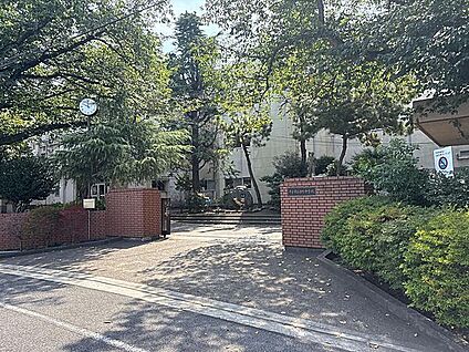 千葉市立緑町中学校 976m