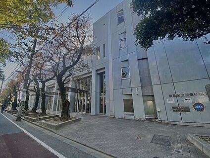 豊島区立明豊中学校 606m