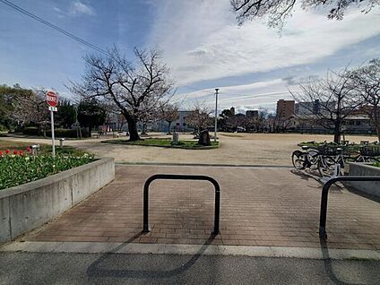 稲川公園 589m