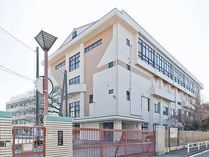 大田区立東蒲中学校 781m