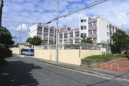 大阪市立墨江丘中学校 342m