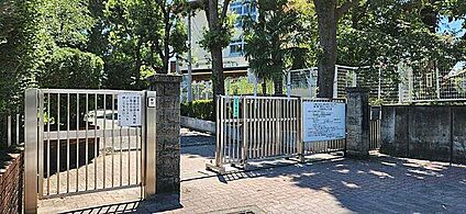 横浜市立鶴ヶ峯小学校 759m