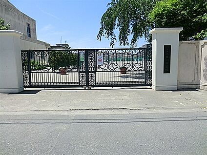 川崎市立玉川中学校 105m