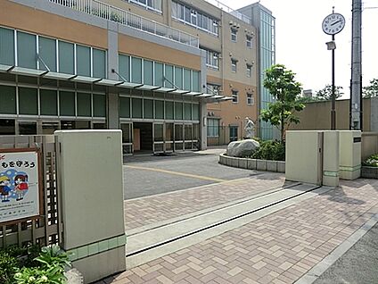 川崎市立川中島中学校 483m