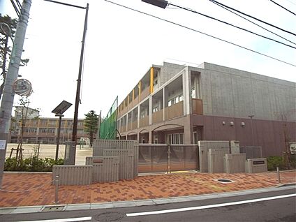 豊島区立西池袋中学校 1796m