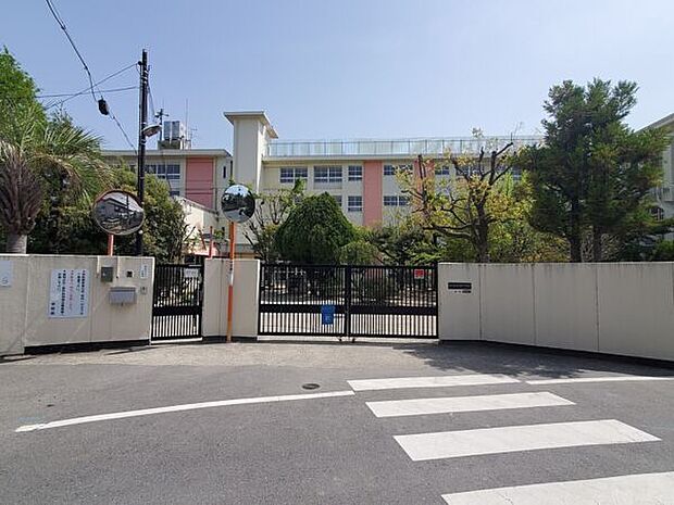 枚方市立枚方第二小学校(約290m)